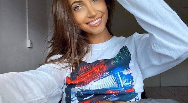 30 Girls With Beautiful Smiles 1