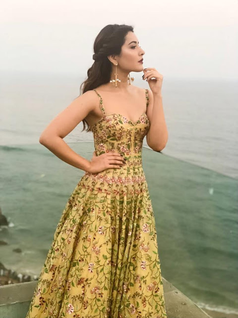 South Indian Glamorous Girl Rashi Khanna In Yellow Gown 36