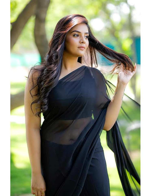 Beautiful Anchor SreeMukhi Hot In Black Saree 1