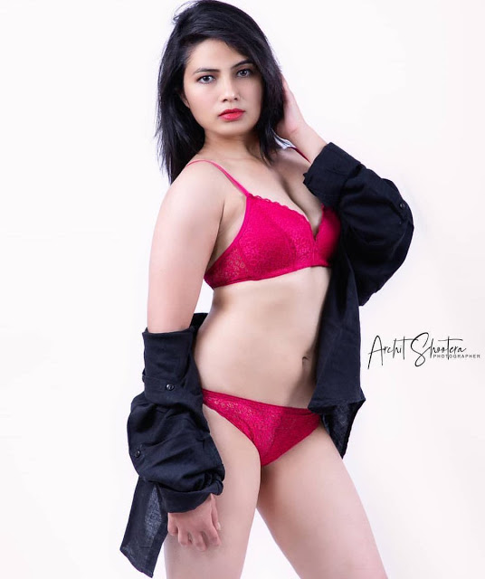 Bollywood Actress Looking Hot In Bikini Pics 36