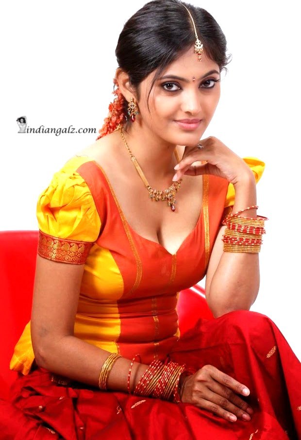 Sampoorna hot in a low neck dress! 1