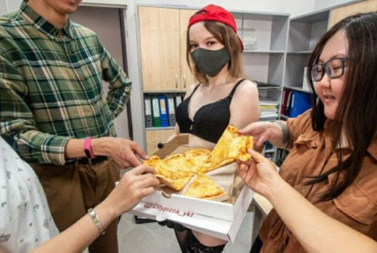 Striptease Dancers From Russia Became Delivery Girls 1