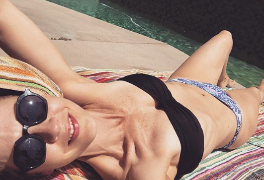 52 Sexy and Hot Jenna Elfman Pictures – Bikini, Ass, Boobs 1