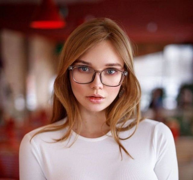 Girls In Glasses (53 pics) 1