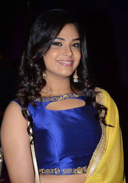 Television Actress Hari Teja In Blue Dress At Zee Telugu Apsara Awards 5