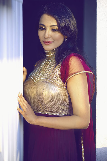 Tamil Actress Parvathy Nair Latest Image Gallery 19