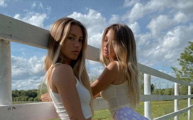 25-Year-Old Twins (19 pics) 1