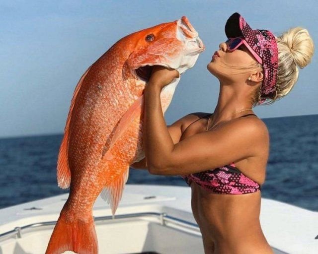 Fishing Queen: Michelle Dalton (25 pics) 1
