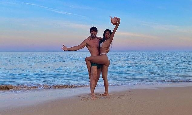 Nicole Scherzinger spends her time with her boyfriend Thom Evans in Portugal 186