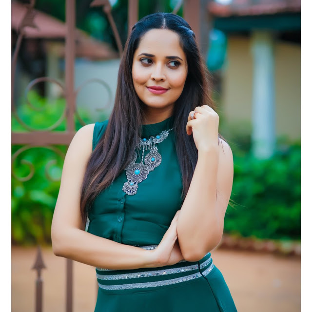 Anasuya Bharadwaj Latest Hot Pics In Green Sleeveless Pics 1