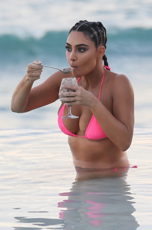 Kim Kardashian 2020 51