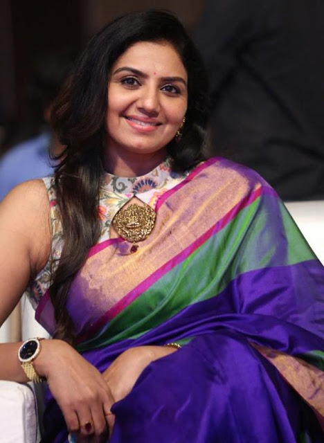 Gorgeous Tamil Actress Neelya Bhavani Photos In Sleeveless Blue Saree 1