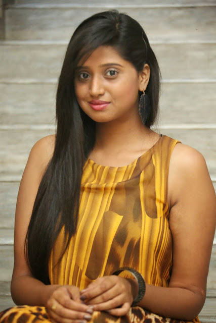 Shalini Telugu Cute Actress Latest Pics In Sleeveless 10