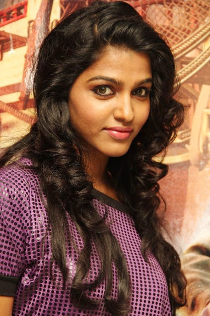 Tamil Actress Sai Dhanshika Latest Hot Stills 6