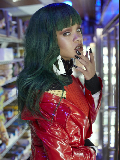 allsexycelebrities:Rihanna 3
