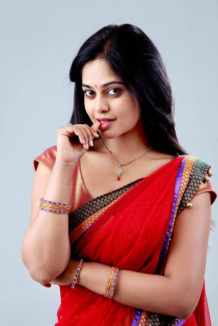 Hot Girl Bindu Madhavi Navel Photos In Red Saree 1