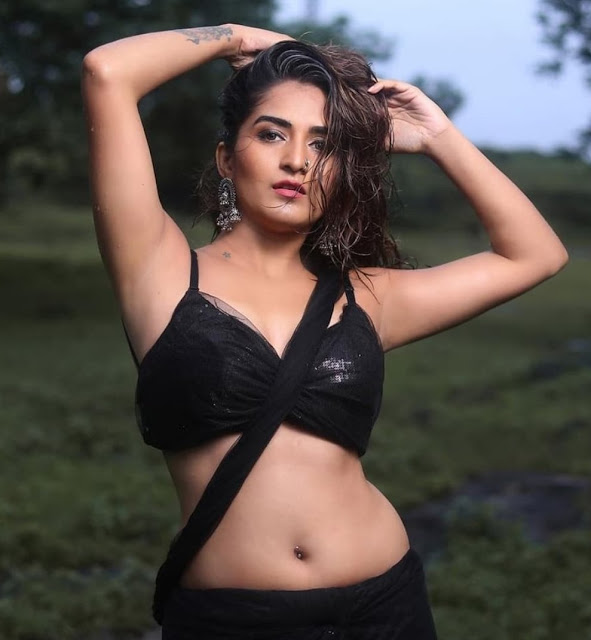 Hot Desi Model Latest Photoshoot Pics In Black Saree 24