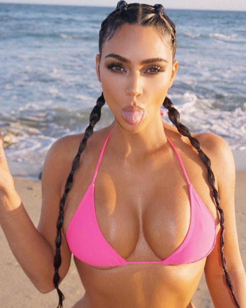 Kim Kardashian 2020 49