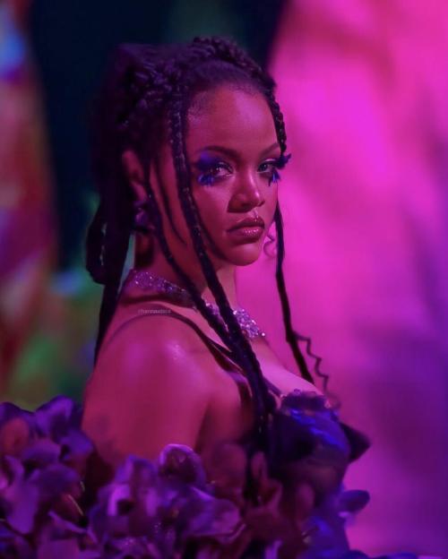 Rihanna 2020 10