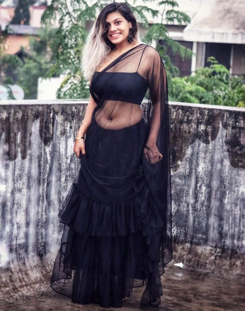 Hot Model Soniya Varma Latest Navel Pics In Black Saree 9