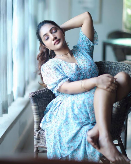 Actress Bommu Lakshmi Latest Hot Photo shoot Image Gallery 1