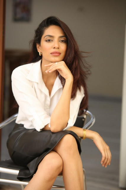 Hot Actress Sobhita Dhulipala Latest Pics 17