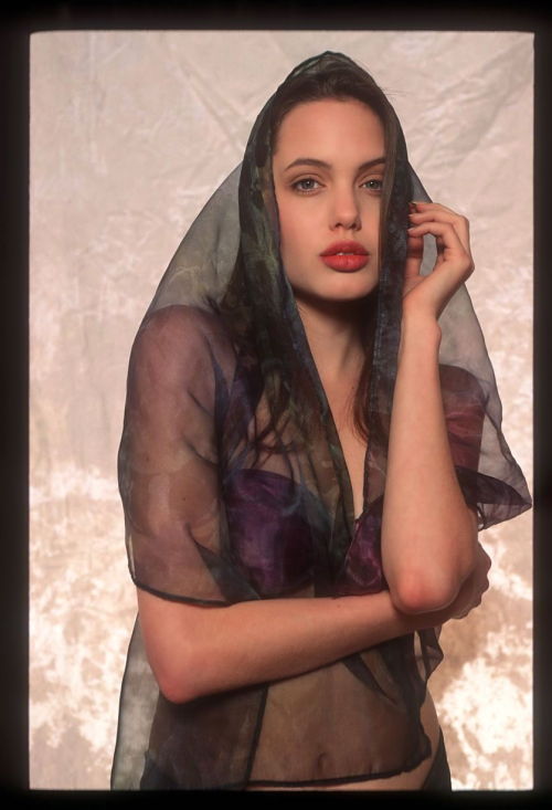 Angelina Jolie 1991 62