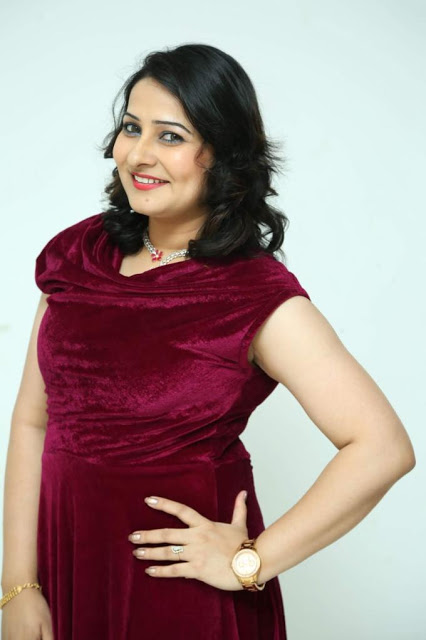 Television Actress Anju Asrani Photos In Maroon Dress 8