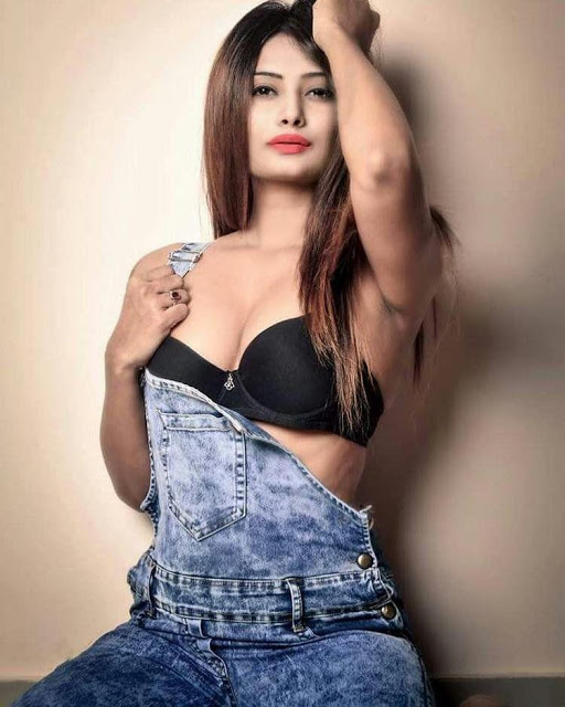 Model Twinkle Kapoor Latest Hot Photoshoot Pics 1