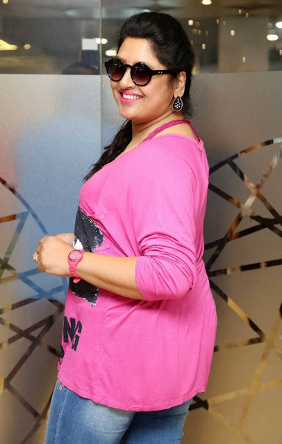 Actress Sana Latest Hot Pics In Pink Top Blue Jeans 1