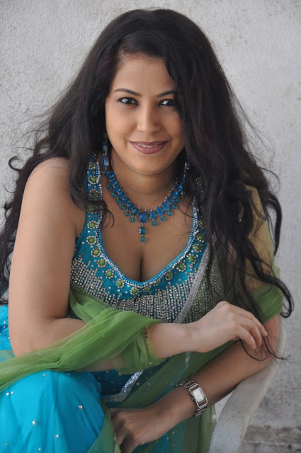 Tamil Actress Anusha Hot Stills in Chudidar Dress at Vaazhum Deivam Movie Launch 1