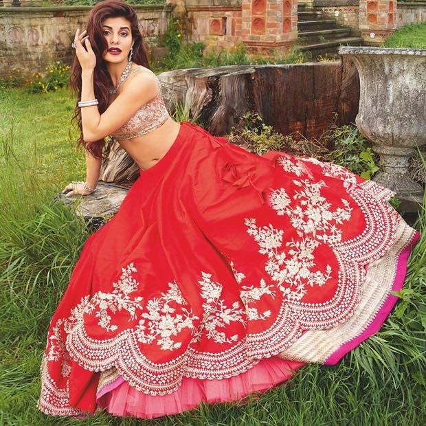 Bollywood Hottie Jacqueline Fernandez Latest Stunning Photoshoot Pics 2