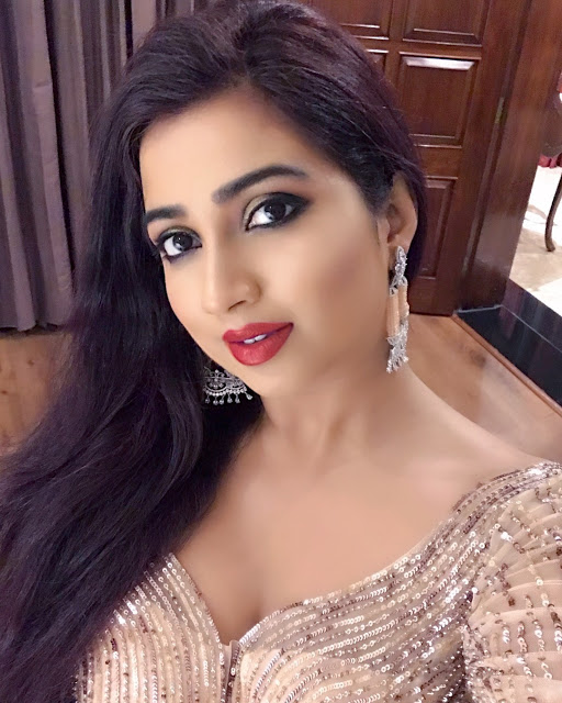 Beautiful Indian Singer Shreya Ghoshal Hot Insta Pics 23