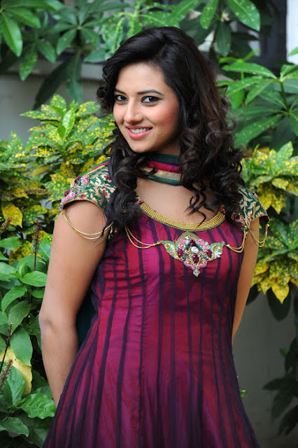 Telugu Actress Isha chawla Latest Pics 1