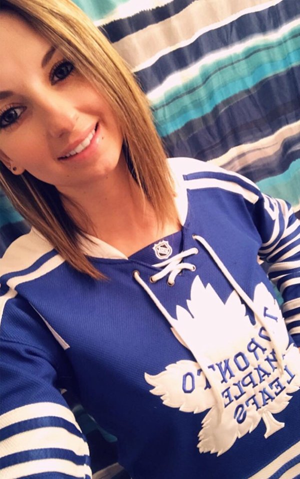 These puck bunnies are ready for Round 2 of the Stanley Cup Playoffs (28 Photos) 29