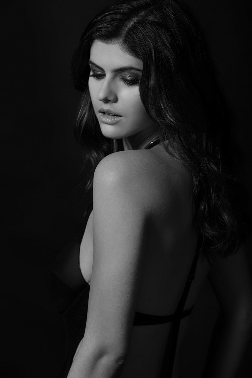 Alexandra Daddario- beautiful in black and white 1