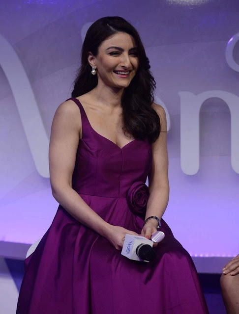 Actress Girl Soha Ali Khan Hot Legs Thigh Stills In Mini Violet Dress 18