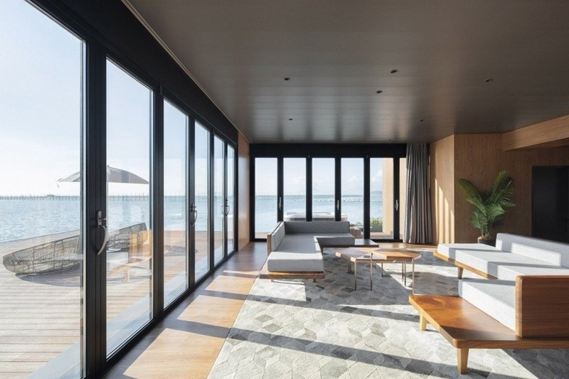 Chinese Entrepreneur builds dream villa in the middle of the ocean 1