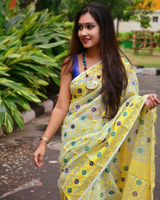 Indian Model Stunning Pics In Saree 1