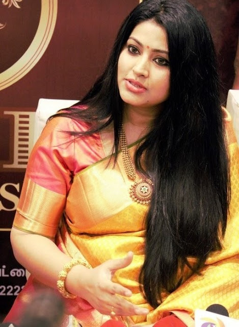 Sneha Tamil Actress Chubby Photo Gallery in Red Saree 2