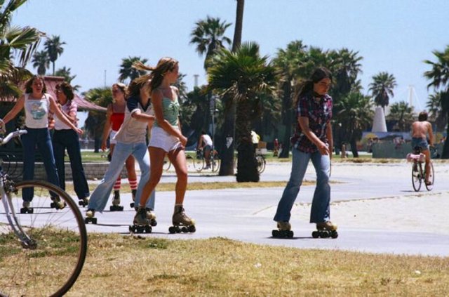 57 Photos Of Girls Roller Skating In Los Angeles In 80’s 48