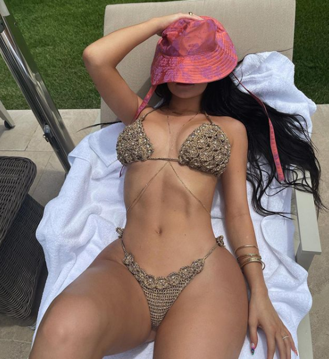 Kylie πη struck again with outrageously revealing photos! 4