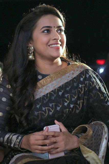 Sri divya Tamil Actress Latest Cute Pics In Saree 28