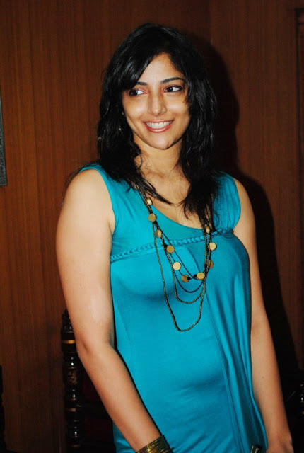 Tamil Actress Ishanthi Evani Latest Hot Stills 18