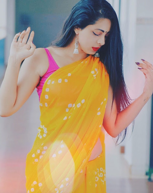 Bollywood Model Latest Stunning Pics In Yellow Sleeveless Saree 1
