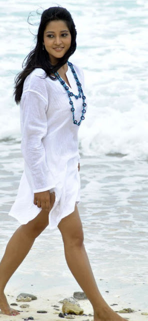 Ritu Barmecha Tollywood Actress Hot Thigh Pics At Beach 18