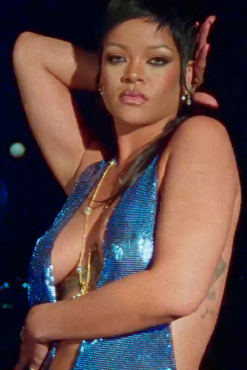 Rihanna 2021 16