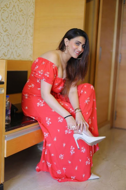 Bollywood Actress Inayat Latest Photo Shoot Pics 1