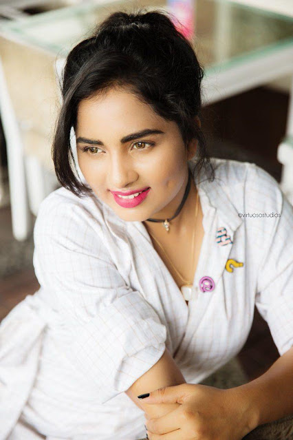 Gorgeous Dimple Beauty Sruthi Dange Hot Stills 4