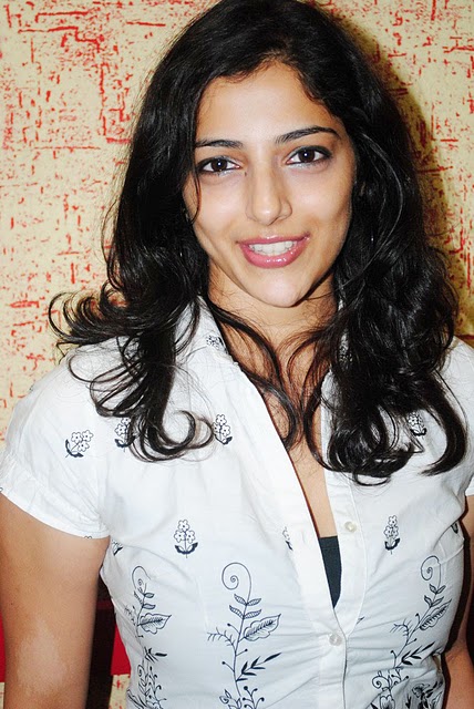 Tamil Actress Ishanthi Evani Latest Image Gallery 5